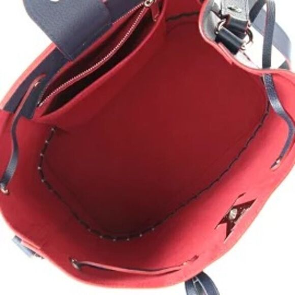 Louis Vuitton Lock Me Bucket Calf Leather Shoulder Bag - Picture 3 of 6